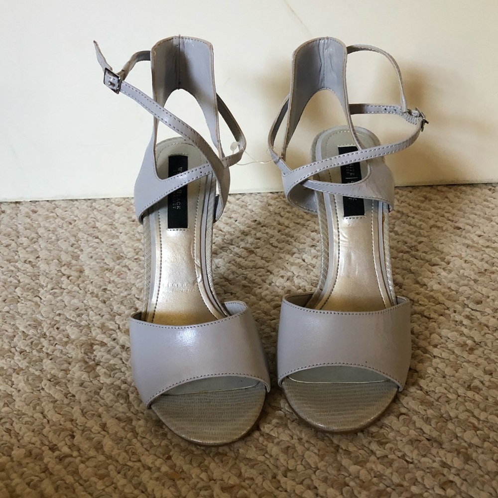 WOMEN HEELS SIZE 6M
